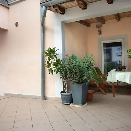 Jasna Gostinjska kuća 4*